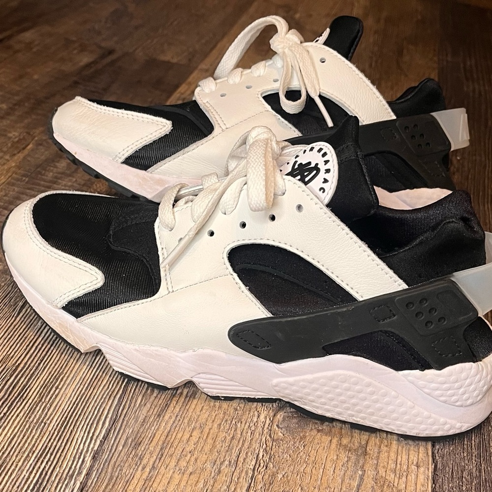 Nike Huraches men’s size 8